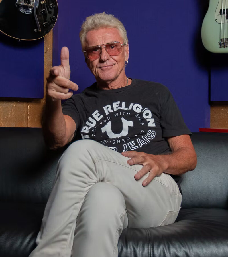 Greg Hind - Guitar & Vocals